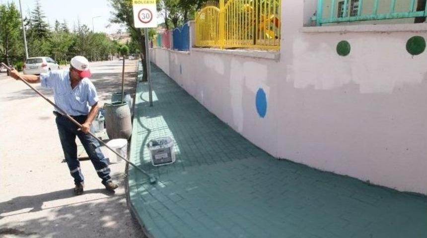 Yenikent&rsquo;in Kaldırımları Yeşile Boyandı