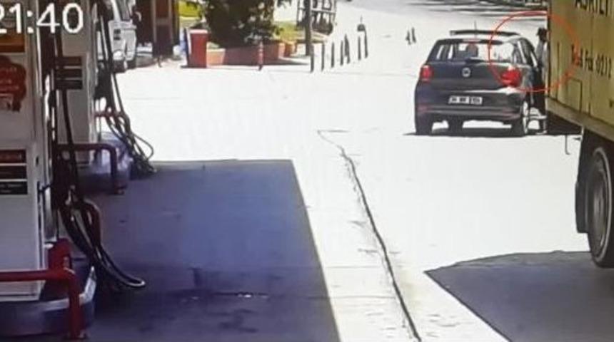 &Ccedil;aldıkları &Ccedil;antayı, İ&ccedil;ini Boşalttıktan Sonra Geri Getirdiler