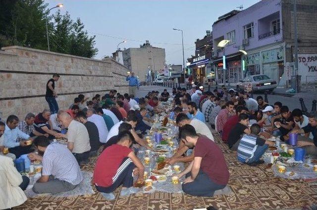 Adıyaman’da Ki Mülteciler İftar Sofrasında Buluştu