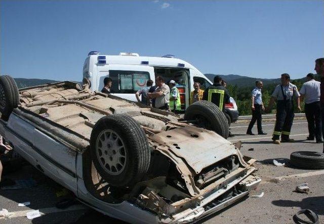 Yoldan Çıkan Otomobil Takla Attı: 3 Yaralı