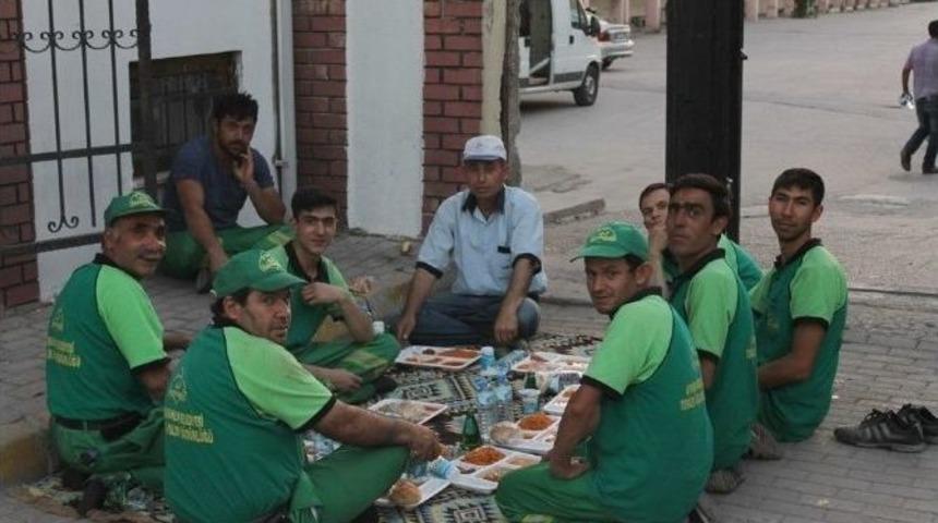 Beşir Derneği Her G&uuml;n 150 Kişiye İftar Veriyor