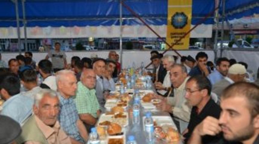 İftar &Ccedil;adırlarında G&uuml;nde 3 Bin 550 Kişiye İftar Yemeği