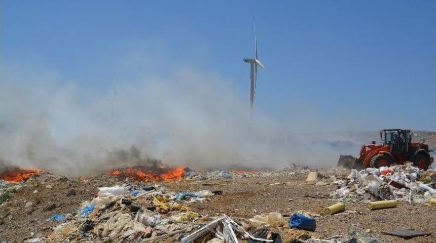 Aliağa&rsquo;da Milyonluk R&uuml;zgar G&uuml;llerini Tehdit Eden Yangın