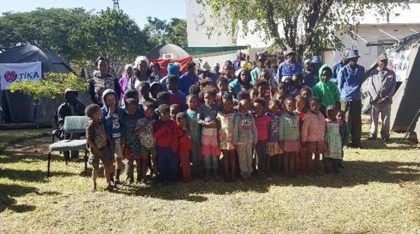 Tika&rsquo;dan Namibya Oshivelo&rsquo;da Yaşayan Hai Om Sanlarına &Ccedil;adır Desteği