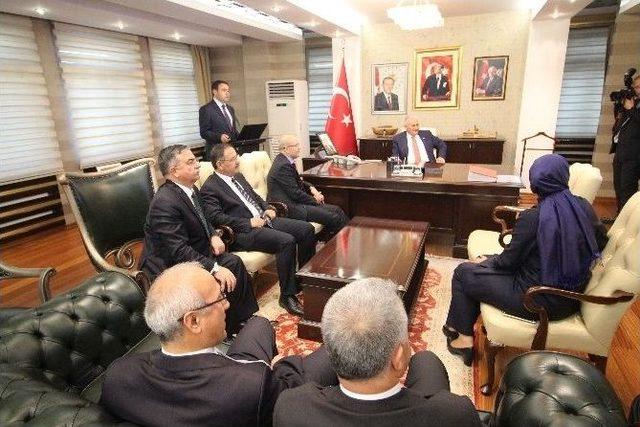 Başbakan Yıldırım Ağrı Valiliğini Ziyaret Etti