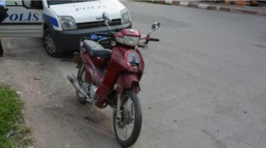K&ouml;peğe &Ccedil;arpan Motosiklet S&uuml;r&uuml;c&uuml;s&uuml; Yaralandı