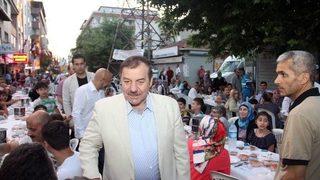Başkan Kadıoğlu, Sokak İftarında Oruç Açtı, Gürgentepelilere Çaya Katıldı