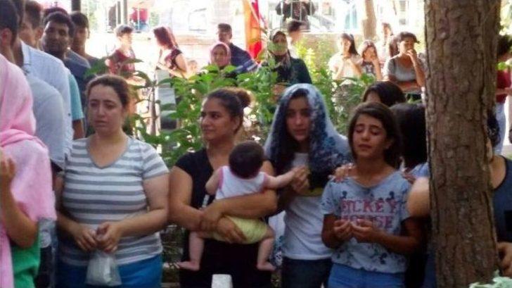 Motosiklet Kazasında Ölen Kuzenler Gözyaşları Arasında Toprağa Verildi G5