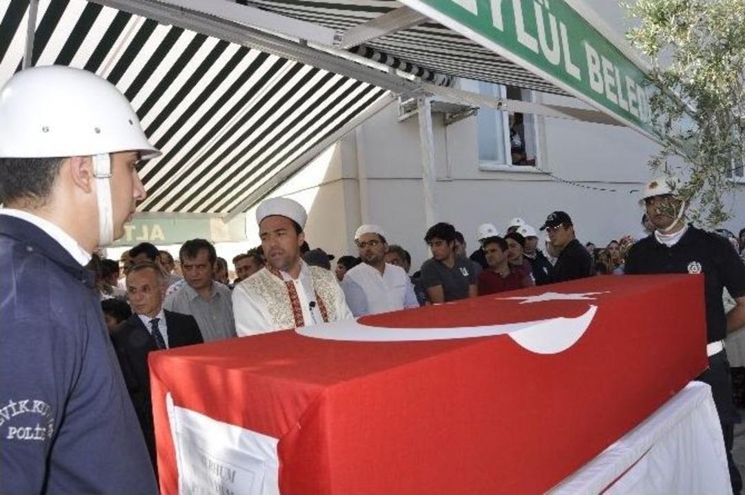 Kazada &Ouml;len Polis Memuru Toprağa Verildi