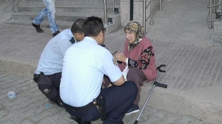 Ağlayan Kadına Polis Şefkati