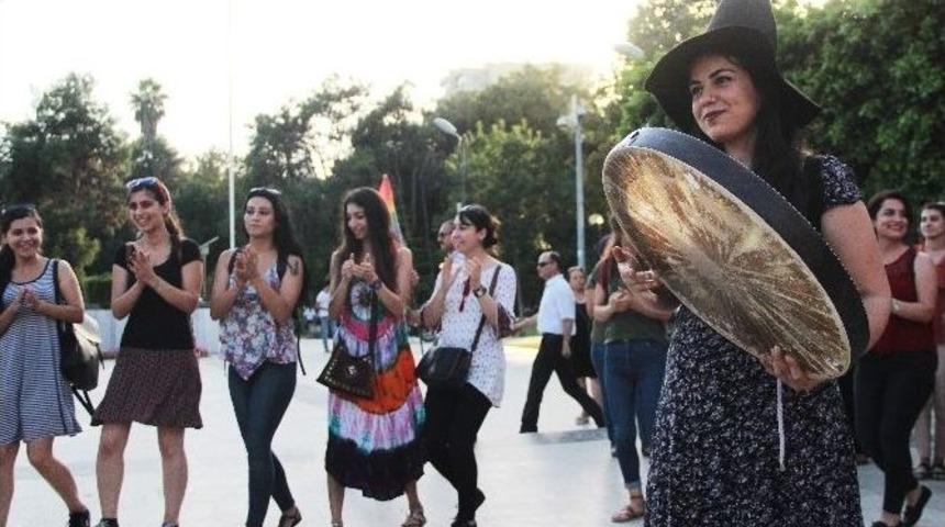 Kadınlar &Ccedil;ilem Doğan&rsquo;ın Serbest Bırakılmasını Halaylarla Kutladı