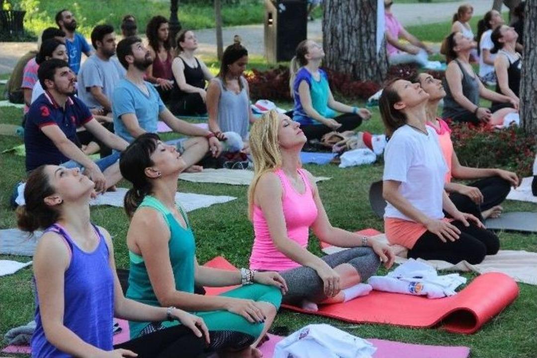 &lsquo;d&uuml;nya Yoga G&uuml;n&uuml;&rsquo; Adana&rsquo;da Kutlandı