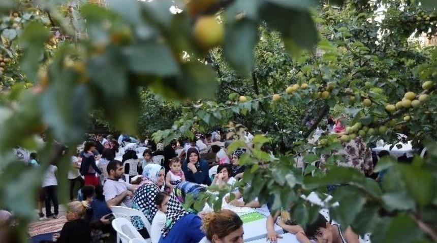Kayısı Bah&ccedil;esi&rsquo;nde İftar Keyfi