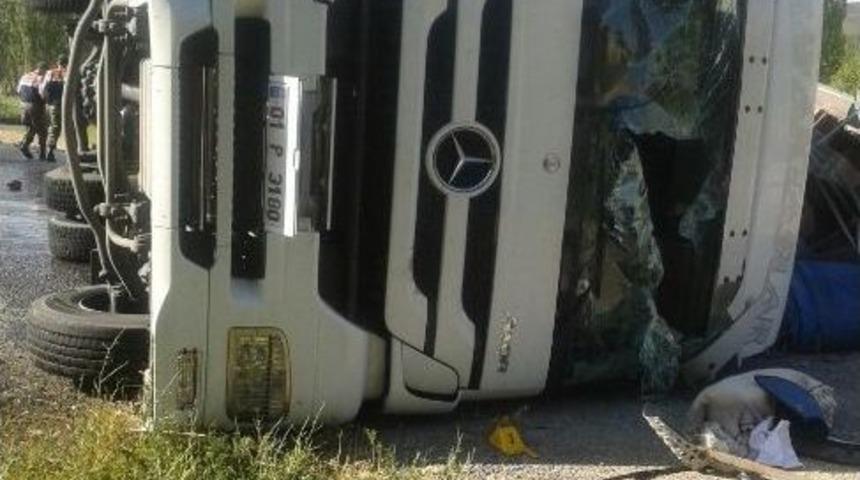 Tır İle Trakt&ouml;r &Ccedil;arpıştı: 1 &Ouml;l&uuml;