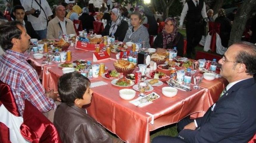 Yozgat Valisi Yurtna&ccedil; Şehit Ve Gazi Yakınlarıyla İftarda Buluştu