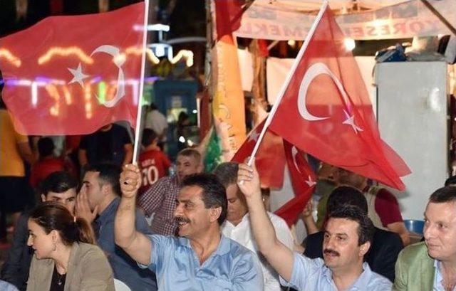 Beyoğlu’nda Dev Ekranda Milli Maç Heyecanı