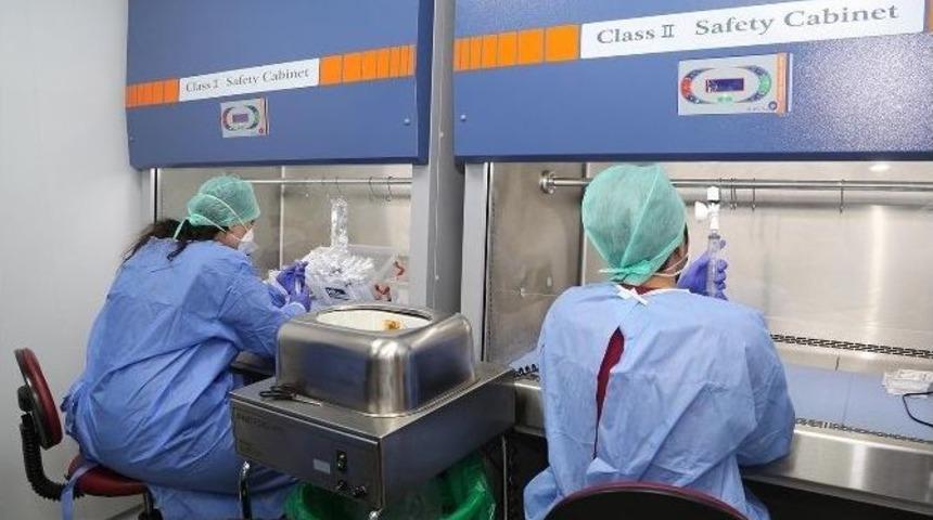 Er&uuml;&rsquo;de Kanser Hastalarının İla&ccedil;larını Robotik Cihazlar Hazırlıyor