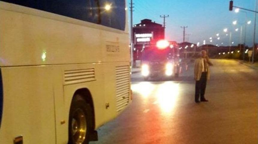 Otob&uuml;sle Trakt&ouml;r &Ccedil;arpıştı : 1 &Ouml;l&uuml;