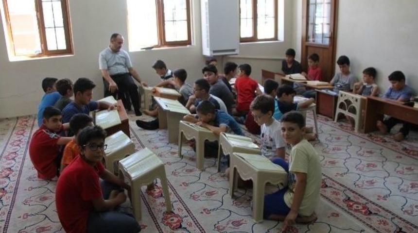 Didim&rsquo;de Camiler &Ccedil;ocuklarla Dolup Taştı