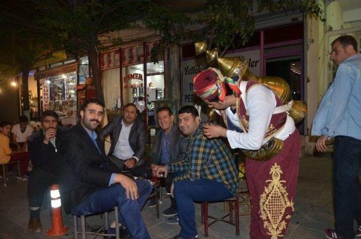 Tatvan Belediyesi Vatandaşlara Osmanlı Şerbeti İkram Etti