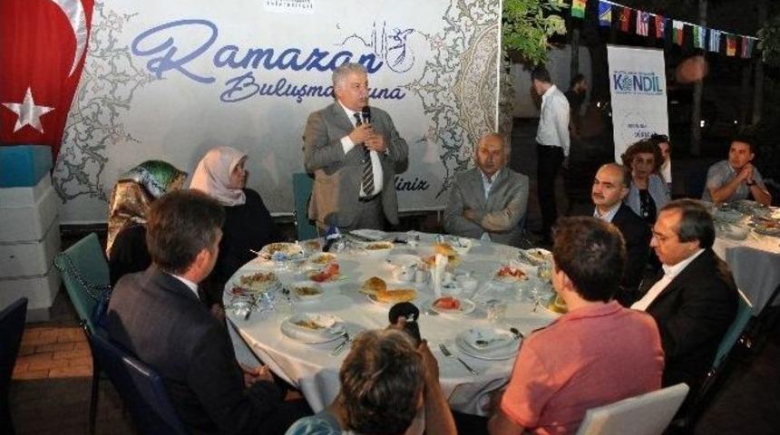 Ne&uuml;&rsquo;de Yabancı &Ouml;ğrenciler İftarda Buluştu