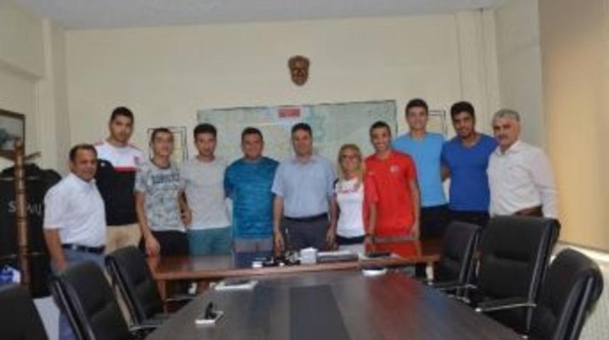 Ataşbak, Başarılı Atletleri Kabul Etti