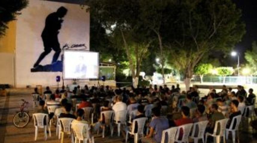 Silifke Belediyesi Milli Ma&ccedil;ı Dev Ekrandan İzlettirdi