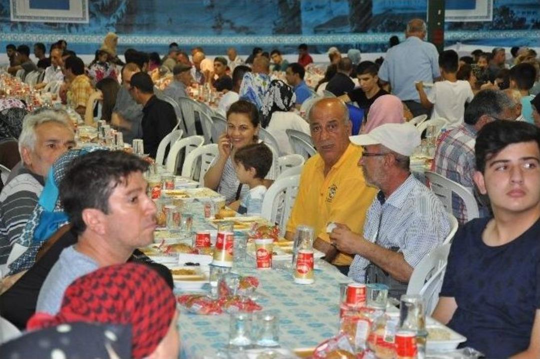 Maltepe Belediyesi&rsquo;nden 2 Bin Kişiye İftar