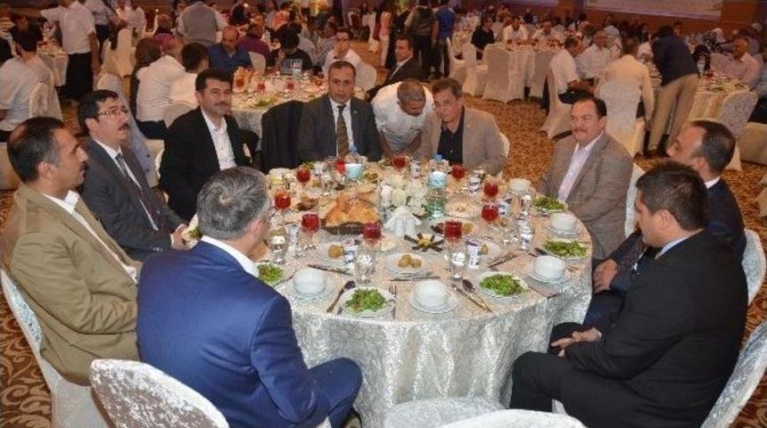 Başkan &Ccedil;etin Şehit Ve Gazi Ailelerine İftar Verdi