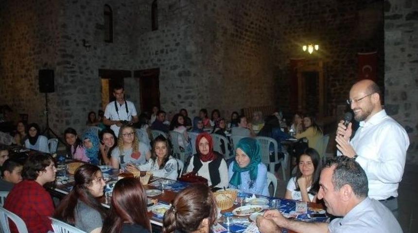 Başkan &Ouml;zcan Yetimlerle İftar A&ccedil;tı