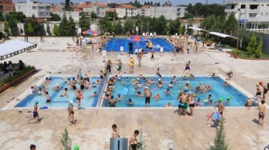 &Ouml;ğrencilere Karne Hediyesi: &Uuml;cretsiz Havuz