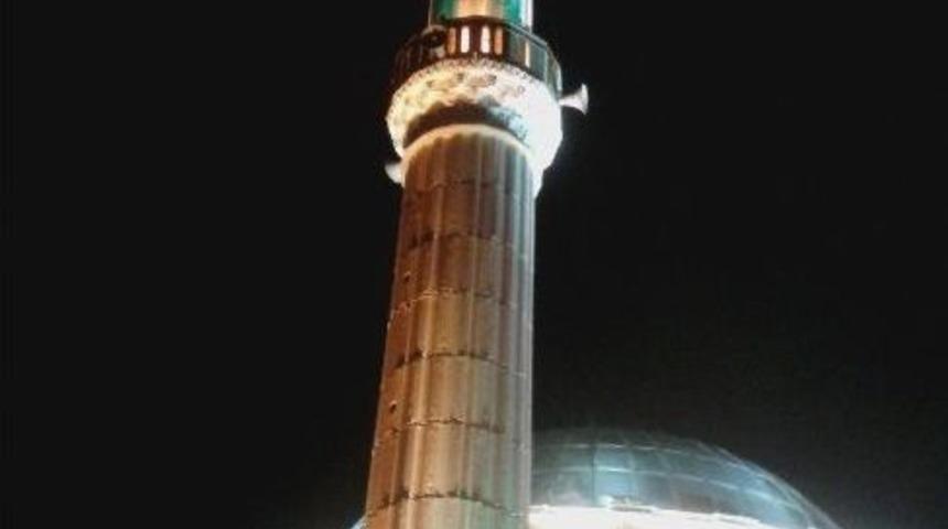 Camiler, Ramazan&rsquo;da Işıl Işıl