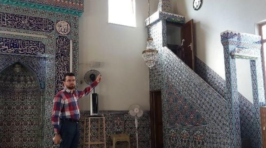 Kocaeli&rsquo;de 30 Yıldır Camide Muhafaza Edilen Sakal-ı Şerif &Ccedil;alındı