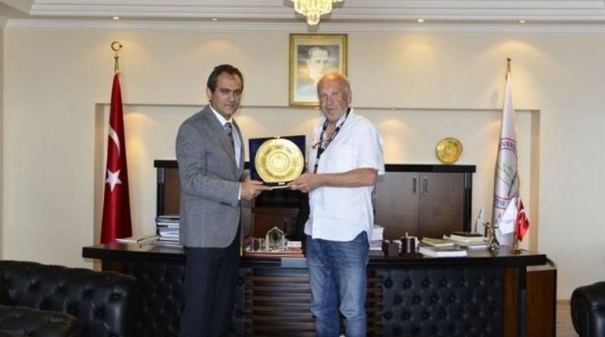 Boris Halā; &Ccedil;aycuma Myo&rsquo;da Ahşap Ve Mobilya Semineri Verdi