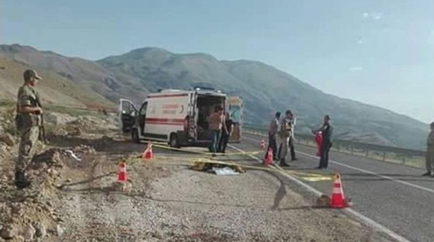 Motosiklet Bariyerlere &Ccedil;arptı: 1 &Ouml;l&uuml;