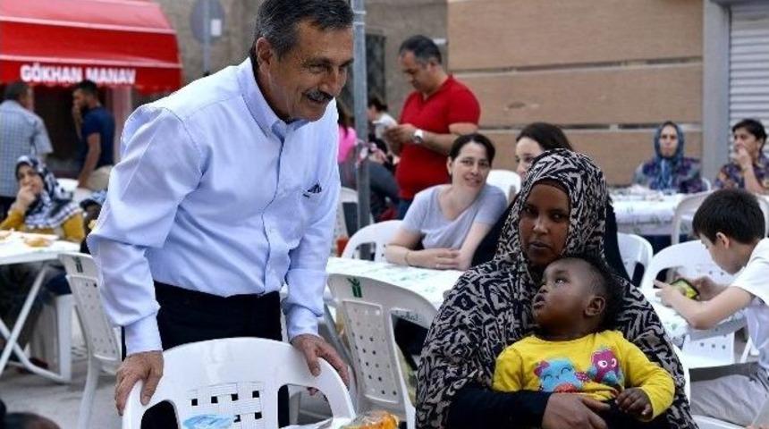 Paylaşma Geleneği Tepebaşı İftarlarında Yaşanıyor