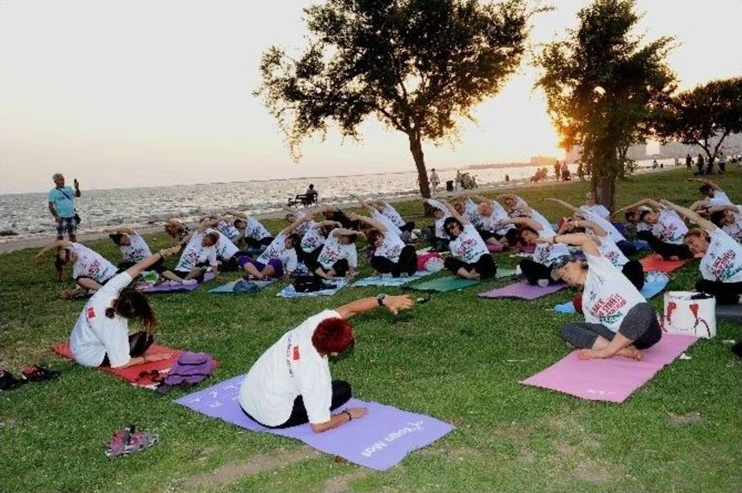 Karşıyaka&rsquo;da &Ouml;nce Yoga, Sonra İftar