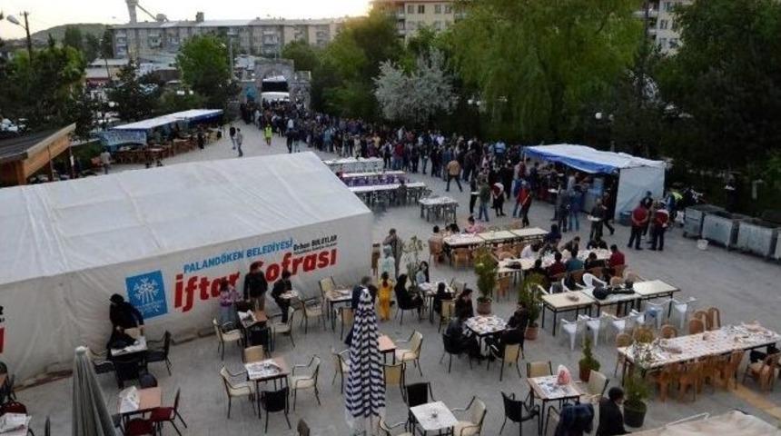 Paland&ouml;ken Belediyesi Her G&uuml;n 2 Bin Vatandaşa İftar Veriyor