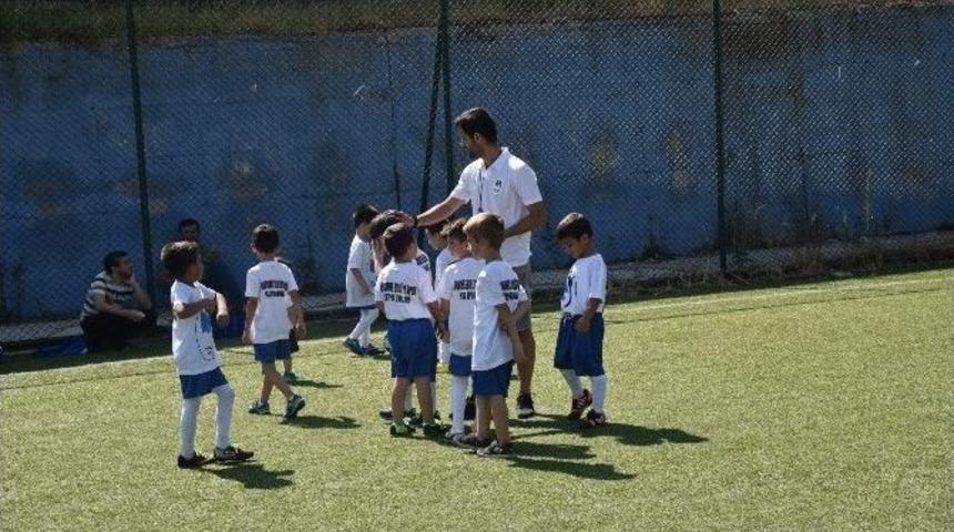 Yunusemre&rsquo;de Futbol Kursları Başladı
