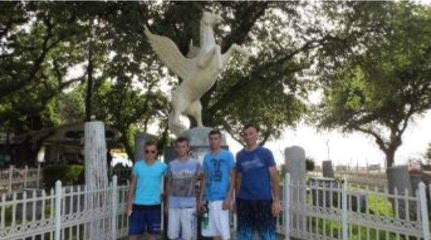 &Ouml;ren&rsquo;de Pegasus Heykeli İlgi G&ouml;rd&uuml;