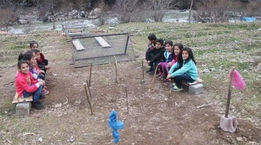 Survivor K&ouml;y&uuml;nde Sokağa &Ccedil;ıkma Yasağı