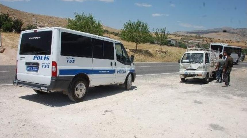 Kamyonetle Motosiklet &Ccedil;arpıştı: 1 Yaralı