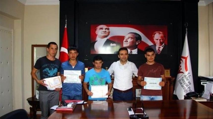 İl M&uuml;d&uuml;r&uuml; Yılmaz, Takdir Ve Teşekk&uuml;r Belgeli &Ouml;ğrencileri Kabul Etti