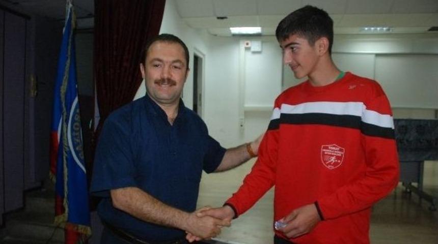 Başarılı &Ouml;ğretmen Ve &Ouml;ğrencilere &Ouml;d&uuml;l