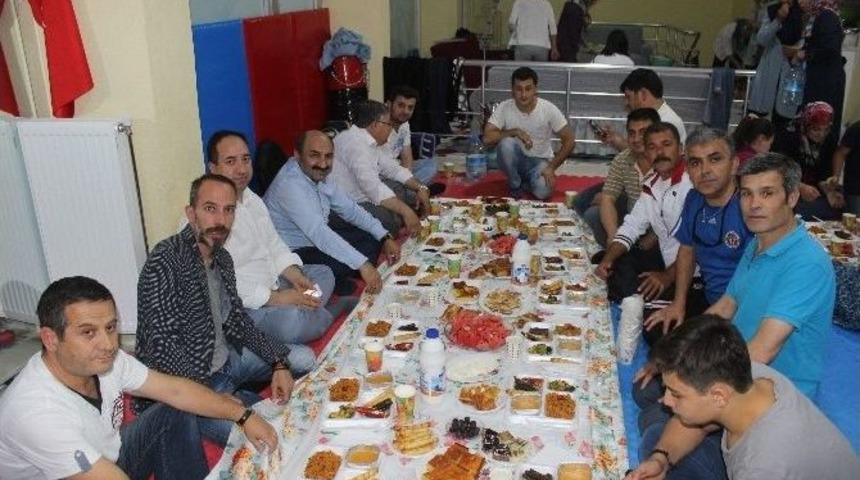 Taekwondocular İftarda Bir Araya Geldi