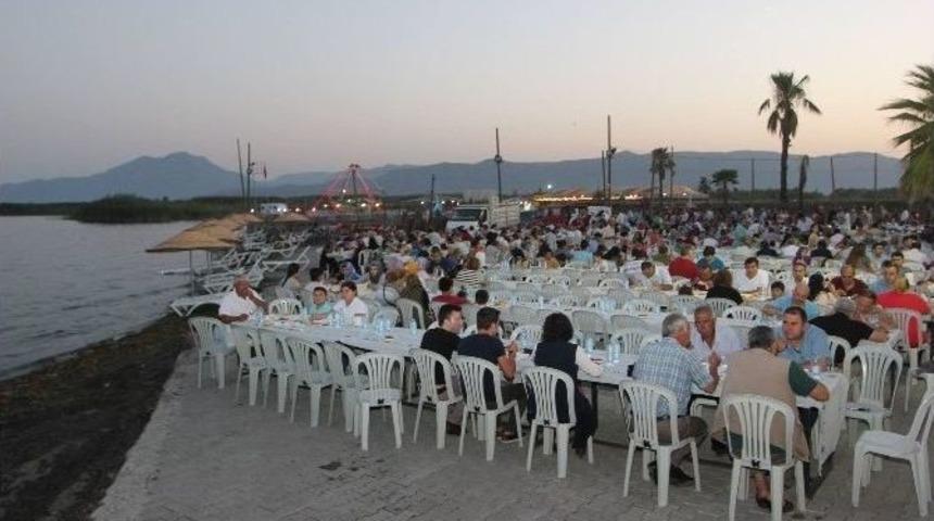 K&ouml;yceğiz Ak Parti&rsquo;den G&ouml;l Manzarası Eşliğinde İftar