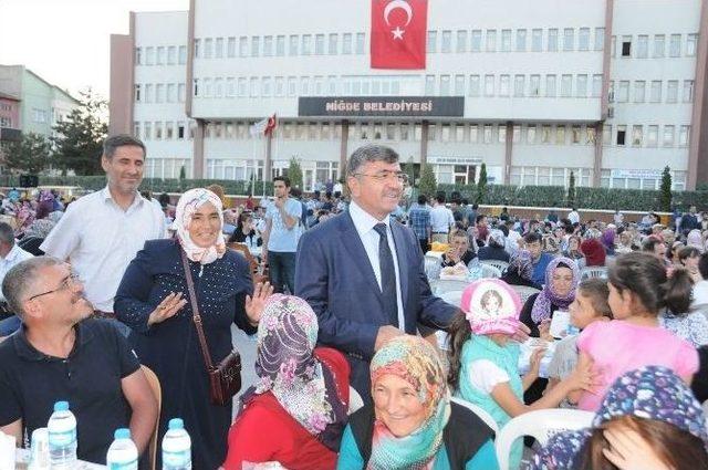 Niğde Belediyesinden 5 Bin Kişiye İftar Yemeği