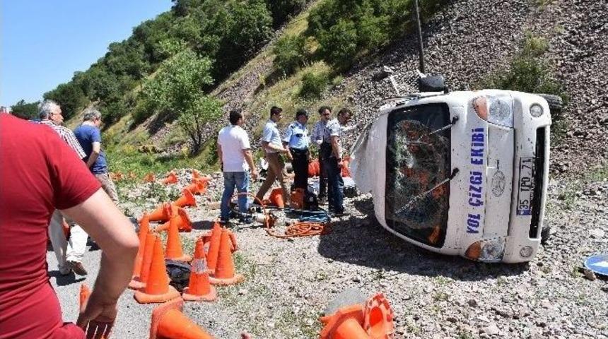 Yolda &Ccedil;izgi &Ccedil;alışması Yapan İş&ccedil;i Kazada &Ouml;ld&uuml;