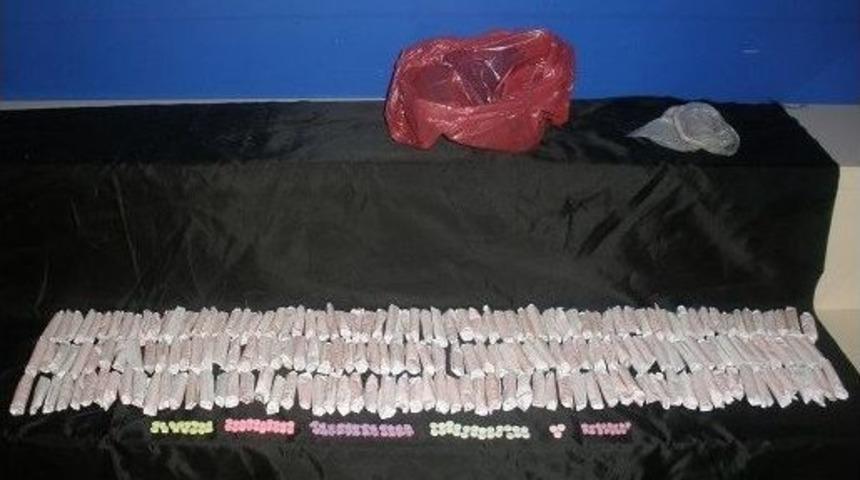 Taş Altından, Kaldırım Arasından Uyuşturucu &Ccedil;ıktı