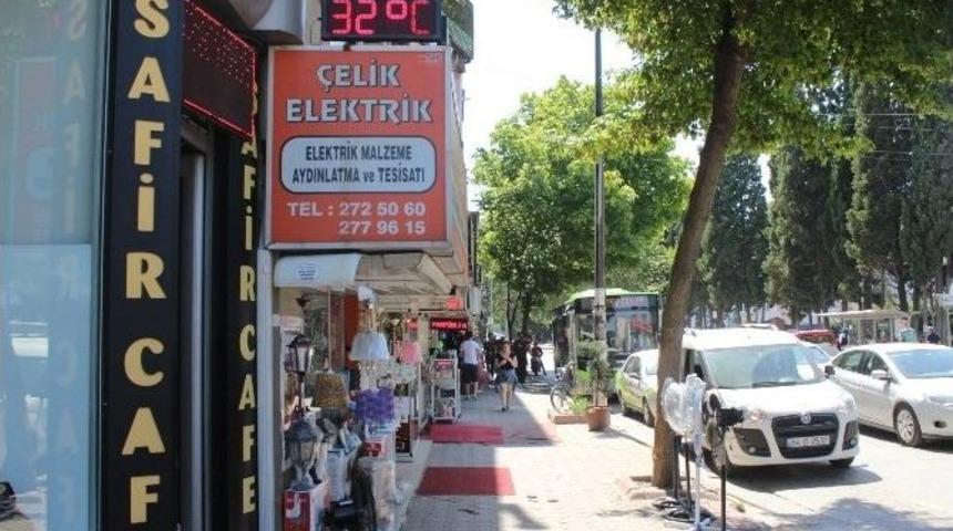 Sakarya&rsquo;da Hava Sıcaklığı 32 Dereceyi G&ouml;rd&uuml;